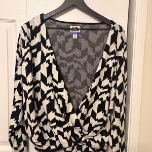 Black and White Geometric Sweater Top